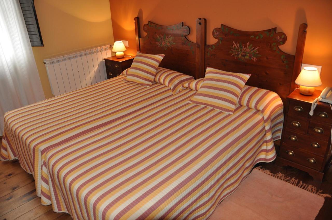 Hotel Apartamentos El Meirel Pola de Somiedo Luaran gambar