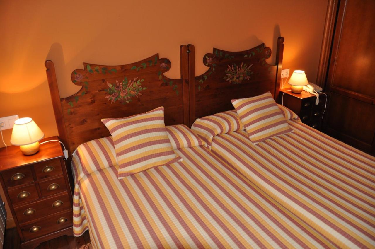 Hotel Apartamentos El Meirel Pola de Somiedo Luaran gambar